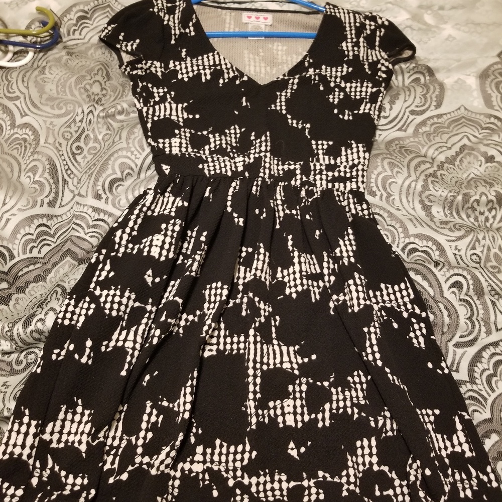 Black-and-white summer dress small